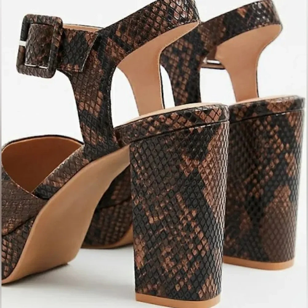 Torrid Snakeskin Print Platform Block Heel Sandal Size 9 - Picture 3 of 8